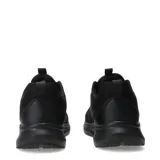 Championes deportivos Umbro modelo Vega, color negro, confeccionados en tejido de malla transpirable con detalles sintéticos y logo de la marca en el lateral.