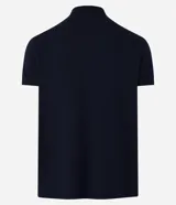 Remera polo de manga corta color verde militar, confeccionada en algodón peruano con cuello convencional y cierre de botones.