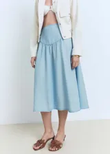 Falda midi celeste de lyocell con diseño evasé y tiro alto.