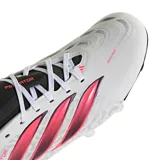 Championes de fútbol Adidas Predator League FG, color blanco con las clásicas tres tiras en fucsia y detalles en negro. Diseñados con capellada sintética texturizada y suela con tapones para terreno firme.