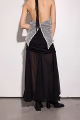 Top reversible de corte suelto y fluido, con tiras cruzadas al cuello y abertura frontal.