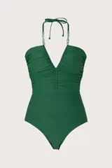 Traje de baño entero color verde oscuro, con escote en V, tiras halter con cuentas y frunces en la parte superior.