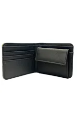 Billetera gris con detalles en negro, con bolsillo y varios compartimentos.