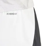 Short de fútbol Adidas Tiro 24, color blanco, con paneles laterales negros y logo de las tres barras bordado en negro en la pierna derecha. Presenta cintura elástica con cordón de ajuste.