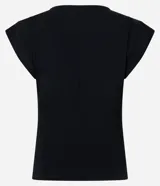 Blusa de viscosa color marrón oscuro, de corte ajustado, con cuello redondo, sin mangas y diseño con pliegues en los hombros.