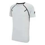 Remera deportiva gris claro de poliéster con tecnología NB DRY, cuello redondo y mangas cortas con detalle de cinta negra en los hombros.