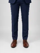 Zapato de vestir acordonado de cuero vacuno marrón, con puntera distinguida y suela con sutil tacón.