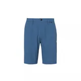 Bermuda de hombre color azul con bolsillos laterales y traseros.