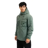Campera parka de microfibra con relleno de guata y forro interior tipo polar. Presenta cierre frontal completo, capucha ajustable con cordones, dos bolsillos superiores con solapa y cierre, y dos bolsillos laterales. Cuenta con recubrimiento resistente al agua y al viento.