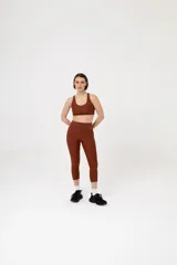 Calza negra de largo 3/4.