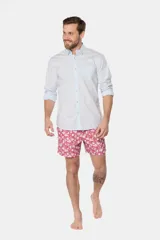 Short de baño celeste con estampado floral blanco, cintura con elástico y cordón regulable, bolsillos laterales y suspensor de malla fina.