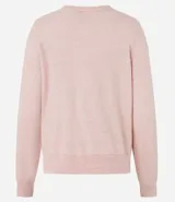 Cardigan de punto rosa con cuello redondo y abotonado delantero. De manga larga y corte clásico.