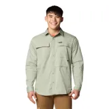 Camisa de manga larga Columbia, color verde claro, con cuello clásico, cierre frontal con botones a presión y múltiples bolsillos en el pecho con cierre. Incluye detalle de anilla en D y trabilla multiusos.