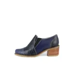 Botín de cuero azul con detalle de cuero texturizado en la puntera y el talón, elástico lateral y taco de madera.