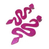 Aros colgantes plateados con forma de serpiente.