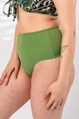 Colaless tiro alto color verde oliva, confeccionada con tela de fibra LYCRA® XTRA LIFE™ y forro interior delantero.