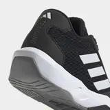 Championes de training Adidas modelo Amplimove, color negro con tres franjas blancas en el lateral. Poseen parte superior de malla sin costuras con refuerzos de TPU y mediasuela esculpida de EVA.