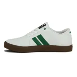 Championes Mormaii Urban Stripe 3 blancos con detalles en verde y suela marrón.