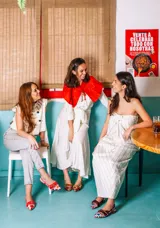 Bailarinas destalonadas con tejido bordado a mano con tiras a contraste en terciopelo granate, con hebillas metálicas. Interior en piel y suela de cuero. Modelo exclusivo de dfyf diseñado y fabricado en España.