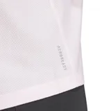 Remera deportiva Adidas Own The Run color rosa claro, con cuello redondo, mangas cortas y tres tiras en los hombros.