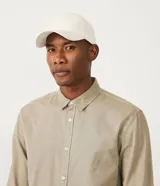 Camisa de manga larga con cuello camisero y abotonadura frontal. Confeccionada en tejido Oxford de algodón con acabado efecto lavado y corte comfort fit.