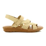 Sandalias planas de cuero en tonos marrones y mostaza, con tiras cruzadas en el empeine y tira ajustable en el talón.