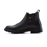Bota Chelsea de cuero negro, con elásticos laterales y suela de goma.