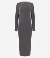 Vestido midi gris confeccionado en rib de algodón y elastano. Posee cuello redondo, manga larga y drapeado lateral con abertura en la parte inferior.