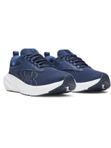 Championes Under Armour Surge 5 para running, de color azul marino con entresuela blanca y suela negra. Presentan parte superior de malla transpirable con superposiciones sintéticas y el logotipo de la marca en el lateral.