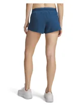 Short deportivo Under Armour de secado rápido, confeccionado en tejido elástico ligero. Presenta cintura elástica con detalle de logo visible, aberturas laterales en el bajo y braguita interior para mayor cobertura.
