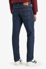 Jean de hombre, marca Levi's, modelo 512 Slim Taper, color azul oscuro. Corte slim en la parte trasera y el muslo, con pierna delgada y tiro medio.
