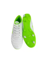 Championes de fútbol Umbro modelo Clasic II HG, color azul marino con suela y tapones en color naranja. Presenta el logo de la marca en blanco en el lateral y cierre con cordones.