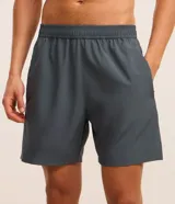 Bermuda deportiva masculina Get Over color verde militar, confeccionada en poliéster con elastano, con cintura elástica y cordón interno ajustable.