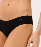 Pack de dos bombachas tipo bikini de la marca Lov, confeccionadas en algodón con acabado láser. Presentan un diseño de cintura media y corte cavado, con logo de la marca estampado en el lateral.