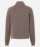 Buzo de cuello alto estructurado, confeccionado en tejido modal acanalado color marrón. Presenta un corte regular, mangas largas con puños ajustados y diseño minimalista.