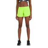 Short deportivo color verde flúor con cintura elástica y logo reflectivo de New Balance en la pierna izquierda.