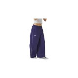 Pantalón de jogging Eme Studios Chali Sodalite, color azul, de corte recto con cintura elástica, bolsillos laterales con cierre y líneas reflectantes en los laterales. Presenta detalle de logo estampado en la pierna.