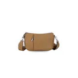 Bandolera de cuero sintético negro con diseño estructurado, múltiples bolsillos con cierre, correa ancha ajustable y herrajes metálicos plateados.