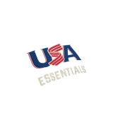 Remera de algodón celeste con corte oversize, cuello redondo y mangas cortas amplias. Presenta un estampado gráfico frontal con la inscripción "USA" en azul y rojo, acompañada de la palabra "ESSENTIALS" en tono beige.
