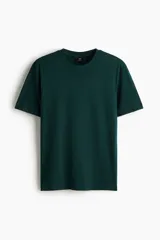 Remera de algodón verde oscuro, con cuello redondo y mangas cortas, de corte regular y diseño liso.