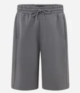 Bermuda masculina de algodón y poliéster, color gris oscuro, con cintura elástica y cordón ajustable. Presenta bolsillos funcionales.