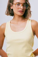 Top Tali de diseño ajustado al cuerpo, confeccionado en tejido acanalado de color negro, con escote redondo y tirantes anchos.