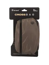 Riñonera de diseño unisex en color marrón, confeccionada en tela tipo lona. Presenta un compartimento principal con cierre de cremallera negro, un bolsillo trasero y correa ajustable con hebilla plástica.