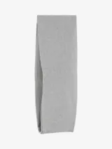 Chal amplio y versátil de tejido suave y ligero, color negro.