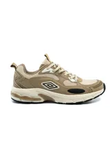 Championes deportivos Umbro modelo Iren para hombre, en tonos beige y tostado, con detalles en negro y blanco. Presentan una capellada de malla transpirable con superposiciones sintéticas, cordones al tono y entresuela amortiguada con suela de goma.
