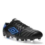 Championes de fútbol Umbro modelo Touch SG, diseñados para césped natural blando. Presentan un diseño en color negro con detalles en azul en el logo lateral y la suela, con tapones mixtos para mayor tracción.