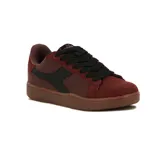 Championes Diadora Court Xl Lifestyle para hombre, color bordó con detalles en negro.