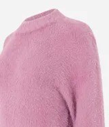 Suéter de punto con textura peluda, cuello redondo y manga larga. Presenta un diseño de corte holgado y acabado suave.