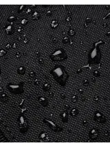 Bolso deportivo Under Armour Undeniable 5.0 MD, color negro con logo de la marca en blanco. Cuenta con tecnología UA Storm repelente al agua, paneles resistentes con recubrimiento de TPU, múltiples bolsillos organizadores, compartimento ventilado para calzado o ropa sucia, correa de hombro acolchada extraíble y asas superiores.