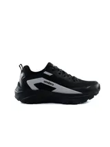 Championes de trekking Umbro modelo Torren, color negro con detalles en gris y suela todoterreno.